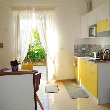 Hilda Semesterbostad Vico Equense