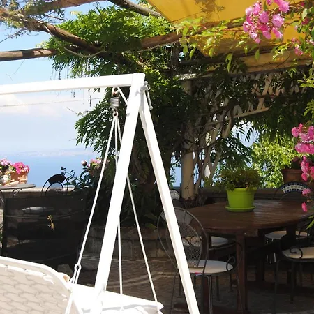 Hilda Semesterbostad Vico Equense